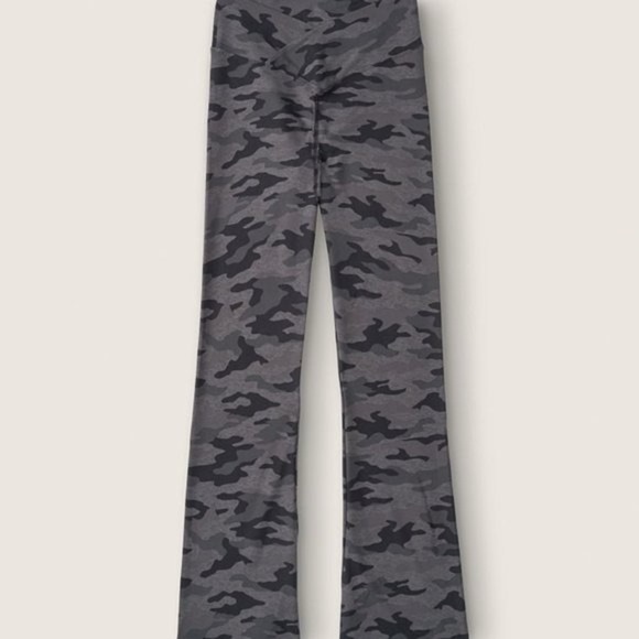 Victoria secret  Black Camouflage Pants - Picture 2 of 10